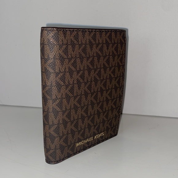 Michael Kors Jet Set Travel Passport Case wallet MK Signature Brown / Acorn NWOT - Picture 5 of 15